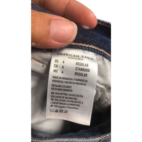 263. American eagle dark wash relaxed mom jeans size 4 - Picture 2 of 4